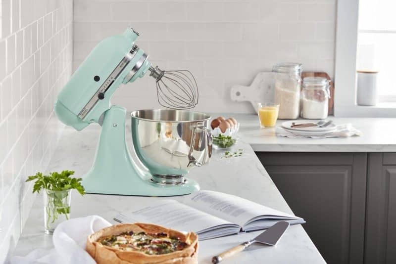 KitchenAid Artisan Series 5 Quart Tilt Head Stand Mixer with Pouring Shield - Image 90