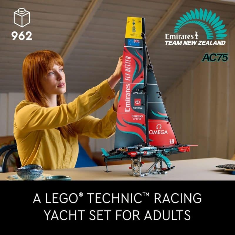 LEGO Technic Emirates Team New Zealand AC75 Yacht (42174) - Image 2