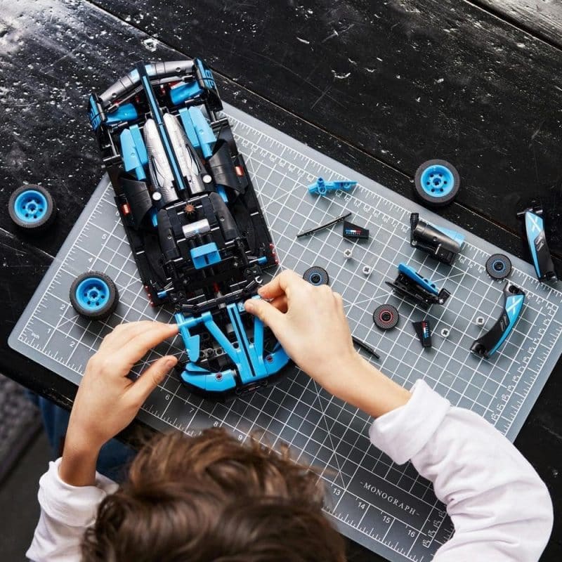 LEGO Technic Bugatti Bolide Agile Blue (42162) - Image 4